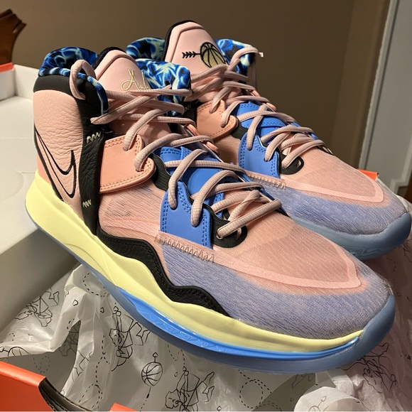 Nike Kyrie Infinity Valentines Day Edition Shoe - Picture 7 of 7